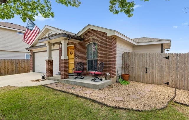 3-bedroom rental at 11138 Buckskin Bend in San Antonio, TX — photo 3