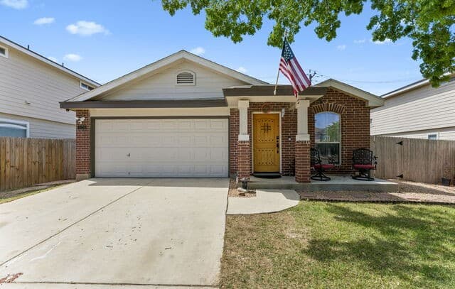 3-bedroom rental at 11138 Buckskin Bend in San Antonio, TX — photo 4