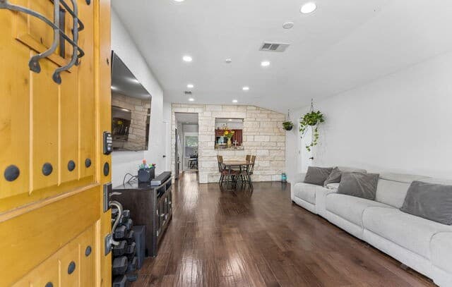 3-bedroom rental at 11138 Buckskin Bend in San Antonio, TX — photo 5