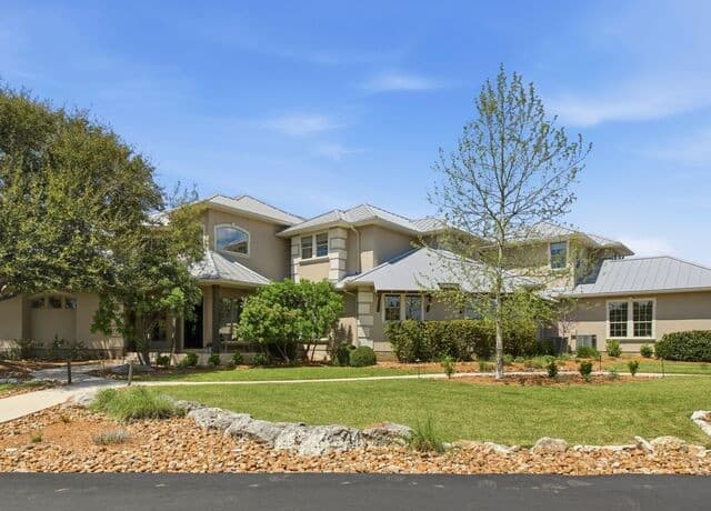 5-bedroom rental at 102 Santa Fe Trl in Boerne, TX — photo 3