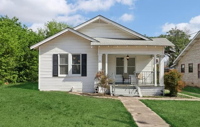 2-bedroom rental at 1007 Rigsby in San Antonio, TX — photo 1