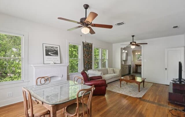 2-bedroom rental at 1007 Rigsby in San Antonio, TX — photo 3