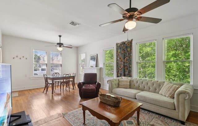 2-bedroom rental at 1007 Rigsby in San Antonio, TX — photo 4