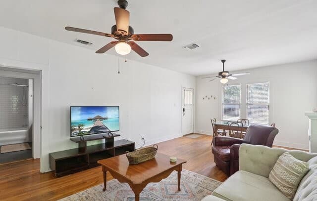 2-bedroom rental at 1007 Rigsby in San Antonio, TX — photo 5