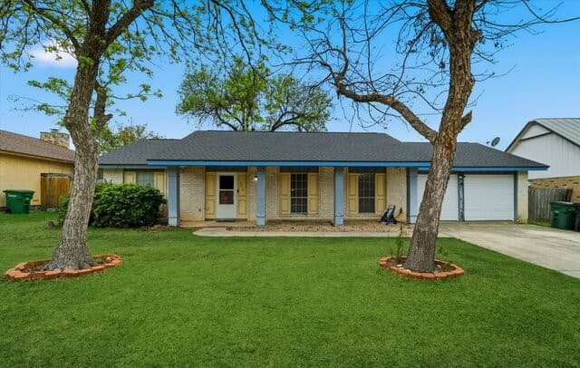3-bedroom rental at 5818 Burgoyne St in San Antonio, TX — photo 2