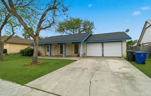 3-bedroom rental at 5818 Burgoyne St in San Antonio, TX — photo 3