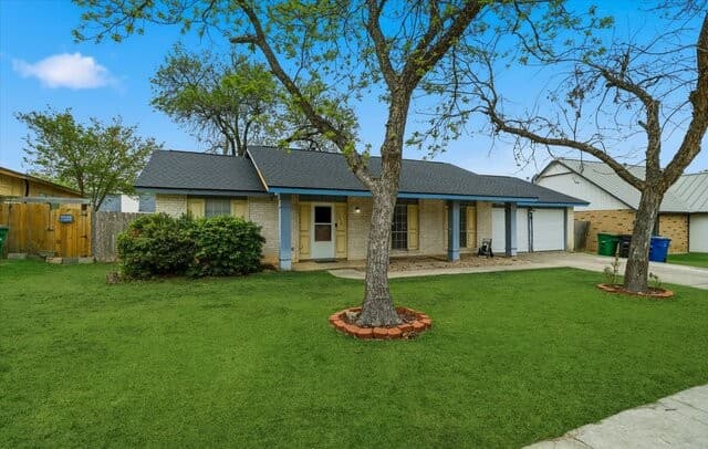 3-bedroom rental at 5818 Burgoyne St in San Antonio, TX — photo 4