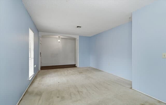 3-bedroom rental at 5818 Burgoyne St in San Antonio, TX — photo 5