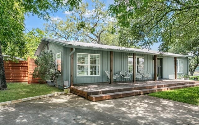 3-bedroom rental at 912 Apple in Fredericksburg, TX — photo 2