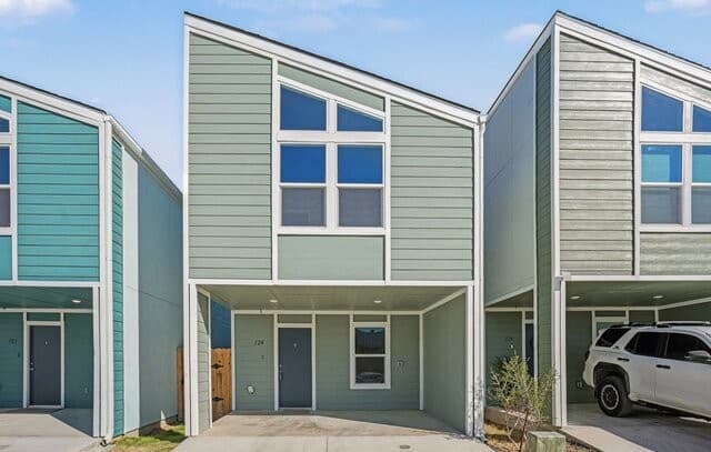 3-bedroom rental at 310 W Evergreen st #121 in San Antonio, TX — photo 1