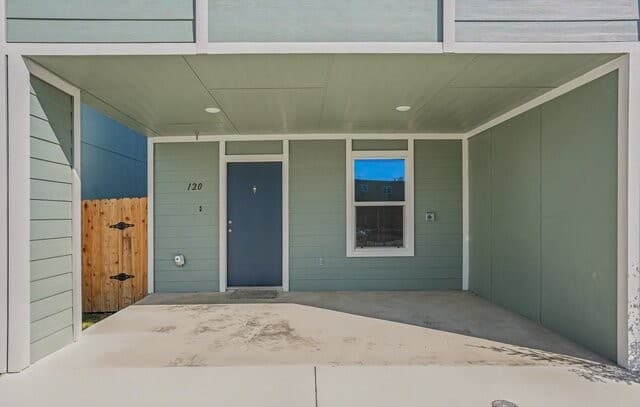 3-bedroom rental at 310 W Evergreen st #121 in San Antonio, TX — photo 2