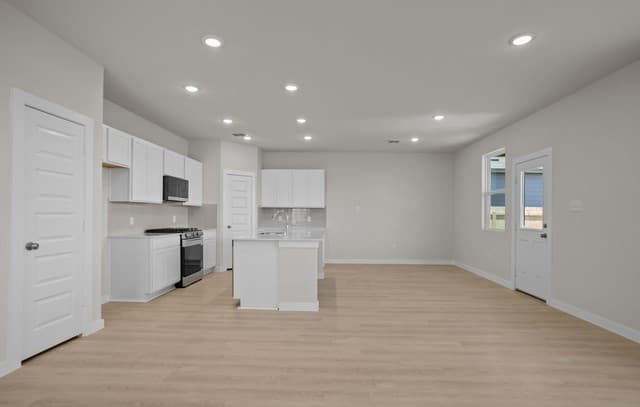 4-bedroom rental at 5610 Franklin Hills in Von Ormy, TX — photo 5