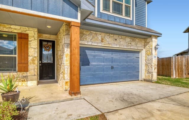 4-bedroom rental at 13103 Horse Terrace in St Hedwig, TX — photo 3