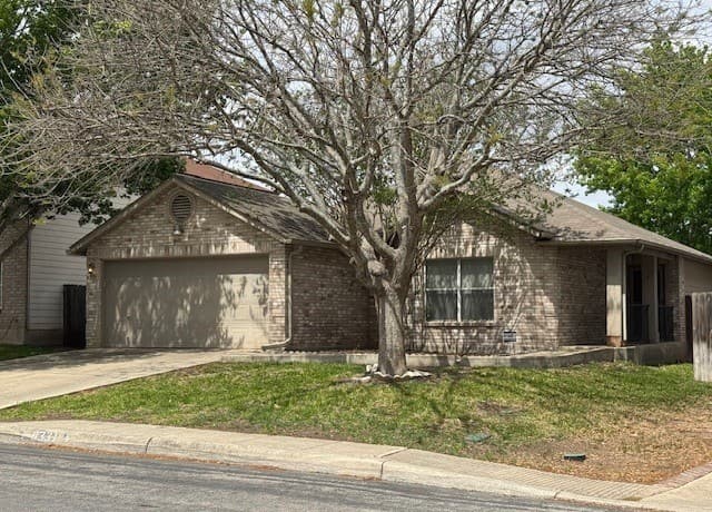 3-bedroom rental at 6331 Donely in San Antonio, TX — photo 4
