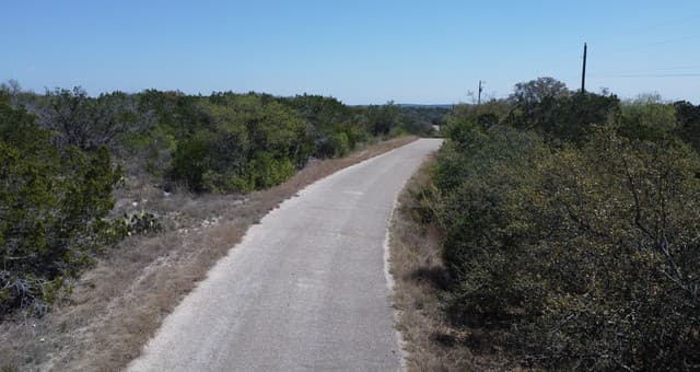 rental at 0000 County Road 243 in Hondo, TX — photo 3