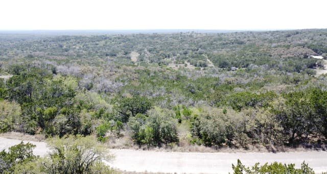 rental at 0000 County Road 243 in Hondo, TX — photo 4
