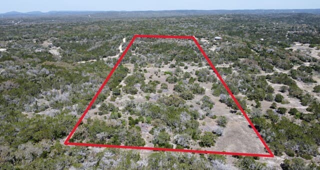 rental at 0000 County Road 243 in Hondo, TX — photo 5