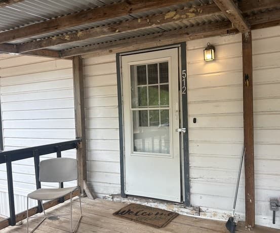 2-bedroom rental at 512 E Ave J in Christine, TX — photo 2
