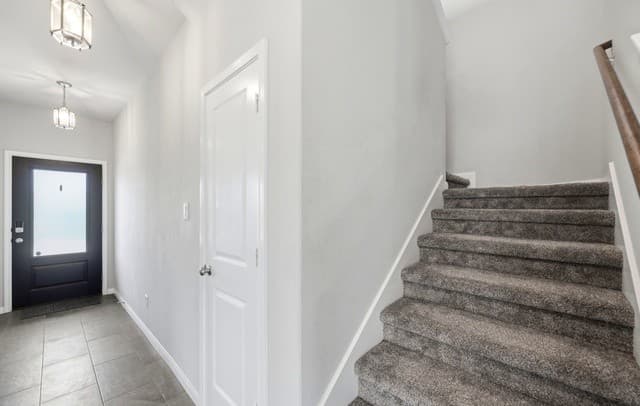 5-bedroom rental at 6134 Akin Place in San Antonio, TX — photo 4