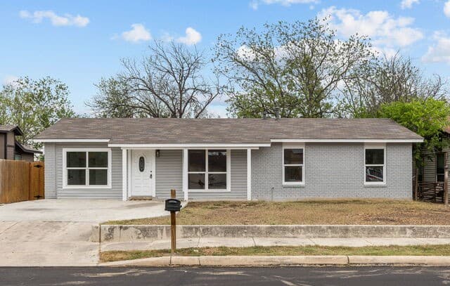4-bedroom rental at 6531 Buena Vista in San Antonio, TX — photo 1
