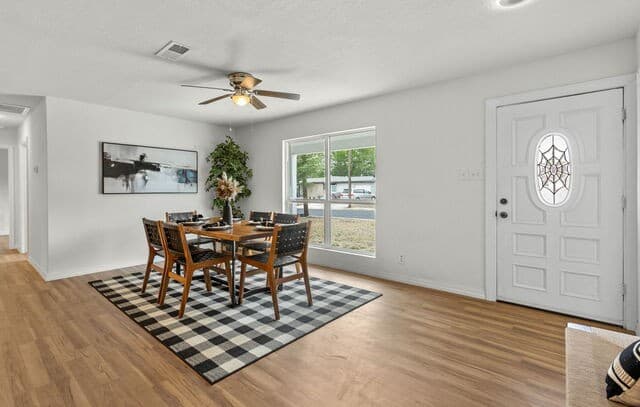 4-bedroom rental at 6531 Buena Vista in San Antonio, TX — photo 2