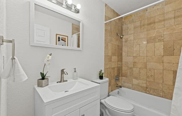 4-bedroom rental at 6531 Buena Vista in San Antonio, TX — photo 5