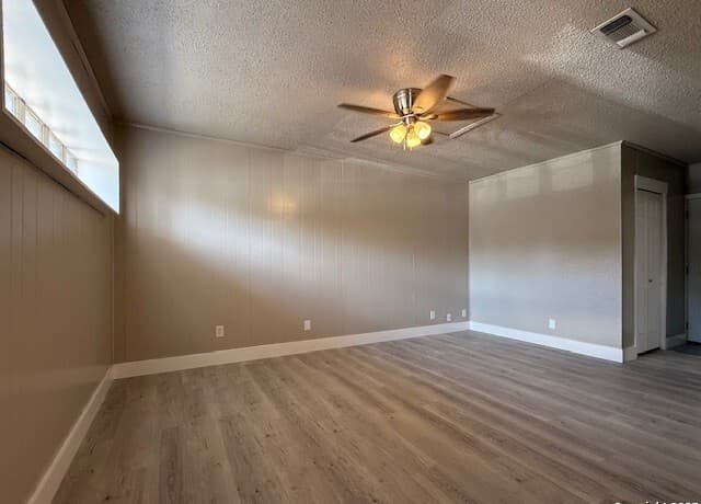 3-bedroom rental at 7331 Still Brook in San Antonio, TX — photo 5