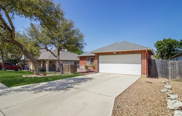 3-bedroom rental at 4825 Sunlit Well in San Antonio, TX — photo 2