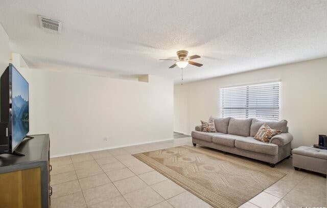 3-bedroom rental at 4825 Sunlit Well in San Antonio, TX — photo 4