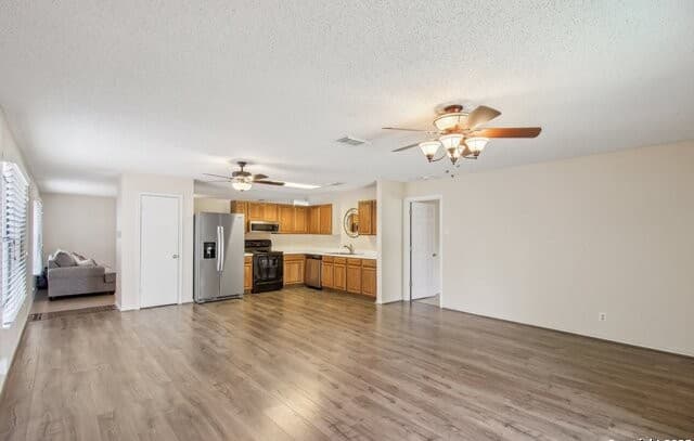 3-bedroom rental at 4825 Sunlit Well in San Antonio, TX — photo 5