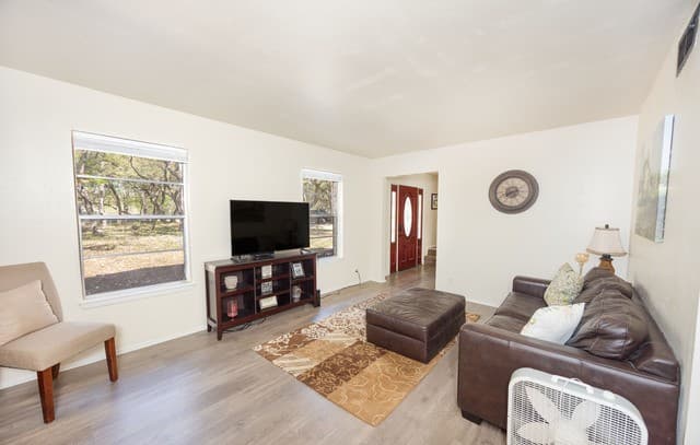 4-bedroom rental at 9623 Geronimo Oaks in San Antonio, TX — photo 4