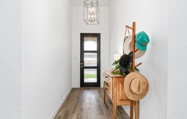 4-bedroom rental at 10606 Revolver Trail in San Antonio, TX — photo 3