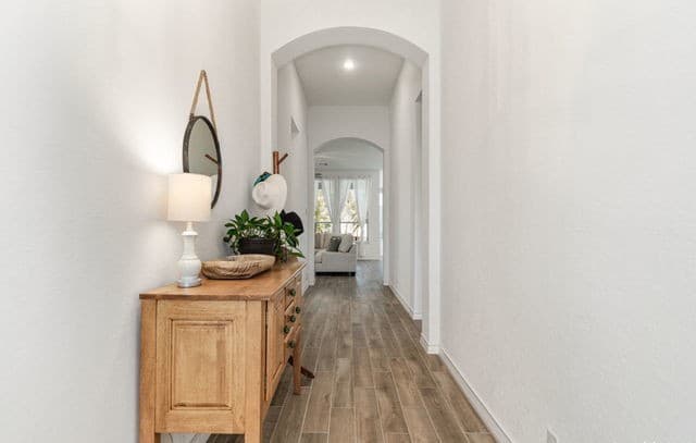 4-bedroom rental at 10606 Revolver Trail in San Antonio, TX — photo 4