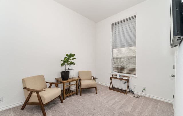 4-bedroom rental at 10606 Revolver Trail in San Antonio, TX — photo 5