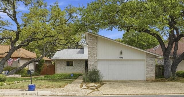 2-bedroom rental at 3715 Hunters Trail in San Antonio, TX — photo 1