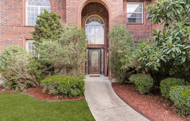 5-bedroom rental at 2519 Ox Eye in San Antonio, TX — photo 2