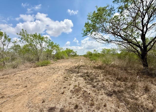 rental at LOT 4 Fm 1332 in Jourdanton, TX — photo 1