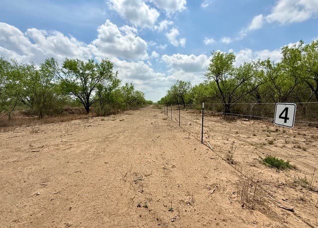 rental at LOT 4 Fm 1332 in Jourdanton, TX — photo 2
