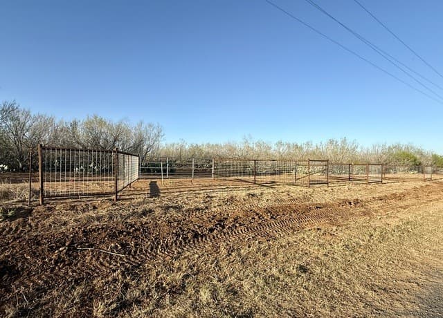 rental at 2315 County Road 332 in Charlotte, TX — photo 5