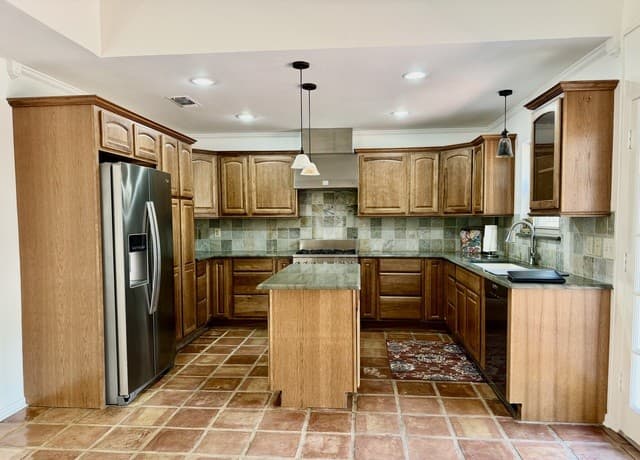 3-bedroom rental at 437 Sagecrest in Hollywood Park, TX — photo 4