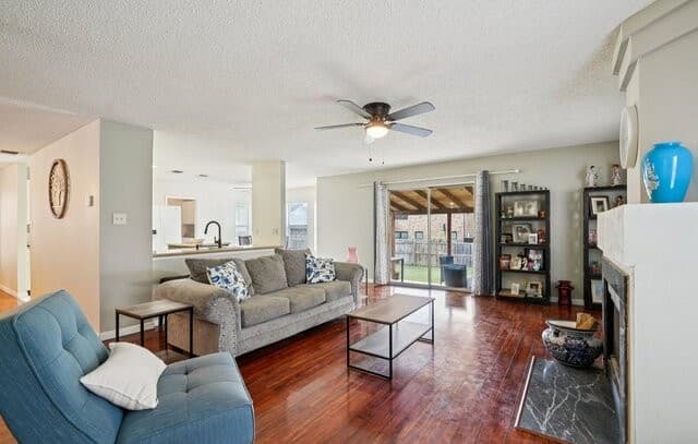 4-bedroom rental at 11158 Cedar Park in San Antonio, TX — photo 1