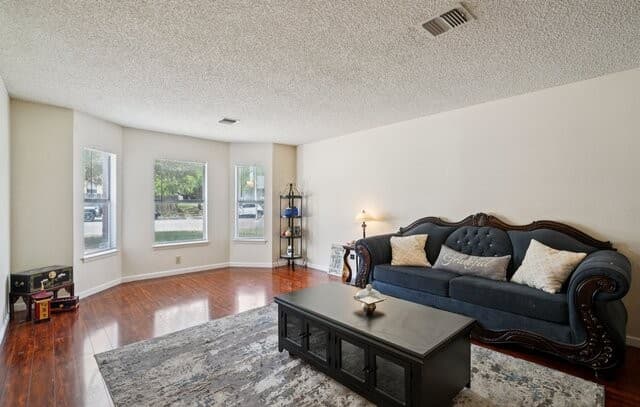 4-bedroom rental at 11158 Cedar Park in San Antonio, TX — photo 5