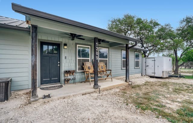 3-bedroom rental at 1209 Covered Wagon in Spring Branch, TX — photo 3