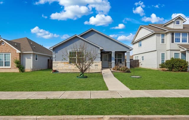 4-bedroom rental at 5727 Midcrown in San Antonio, TX — photo 1
