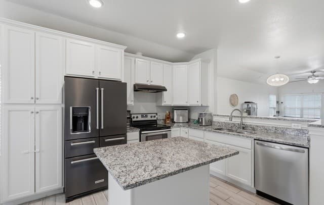 4-bedroom rental at 5727 Midcrown in San Antonio, TX — photo 4