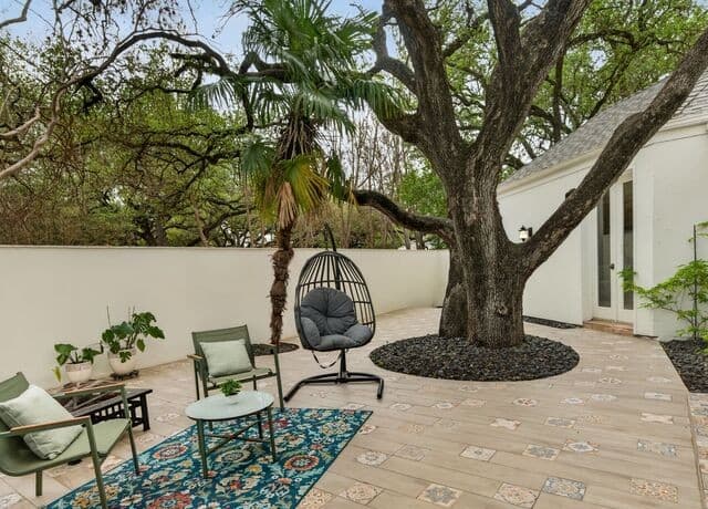 5-bedroom rental at 7887 N New Braunfels Ave in San Antonio, TX — photo 3