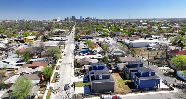 3-bedroom rental at 143 Huntington Unit 101 in San Antonio, TX — photo 2