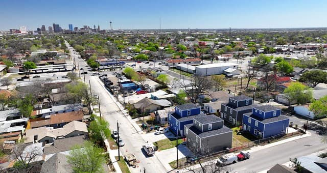 3-bedroom rental at 143 Huntington Unit 101 in San Antonio, TX — photo 3
