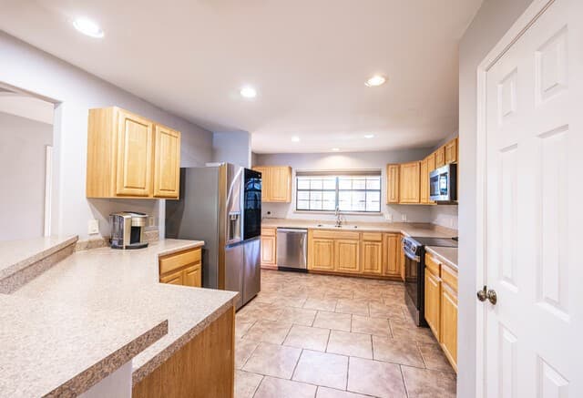 3-bedroom rental at 306 Yorktown in Pleasanton, TX — photo 2