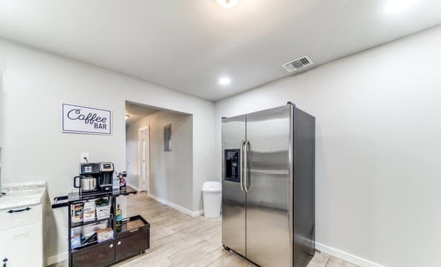 5-bedroom rental at 5111 Gray Buffalo in San Antonio, TX — photo 3